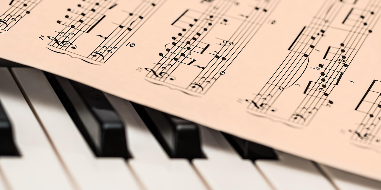 Violinenkopf mit Notenschlüssel